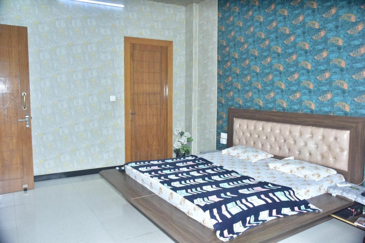 Shreshth Home Stay - Best Family Accommodation - 3Km From Har Ki Pauri, Haridwar, Uttarakhand Eksteriør bilde