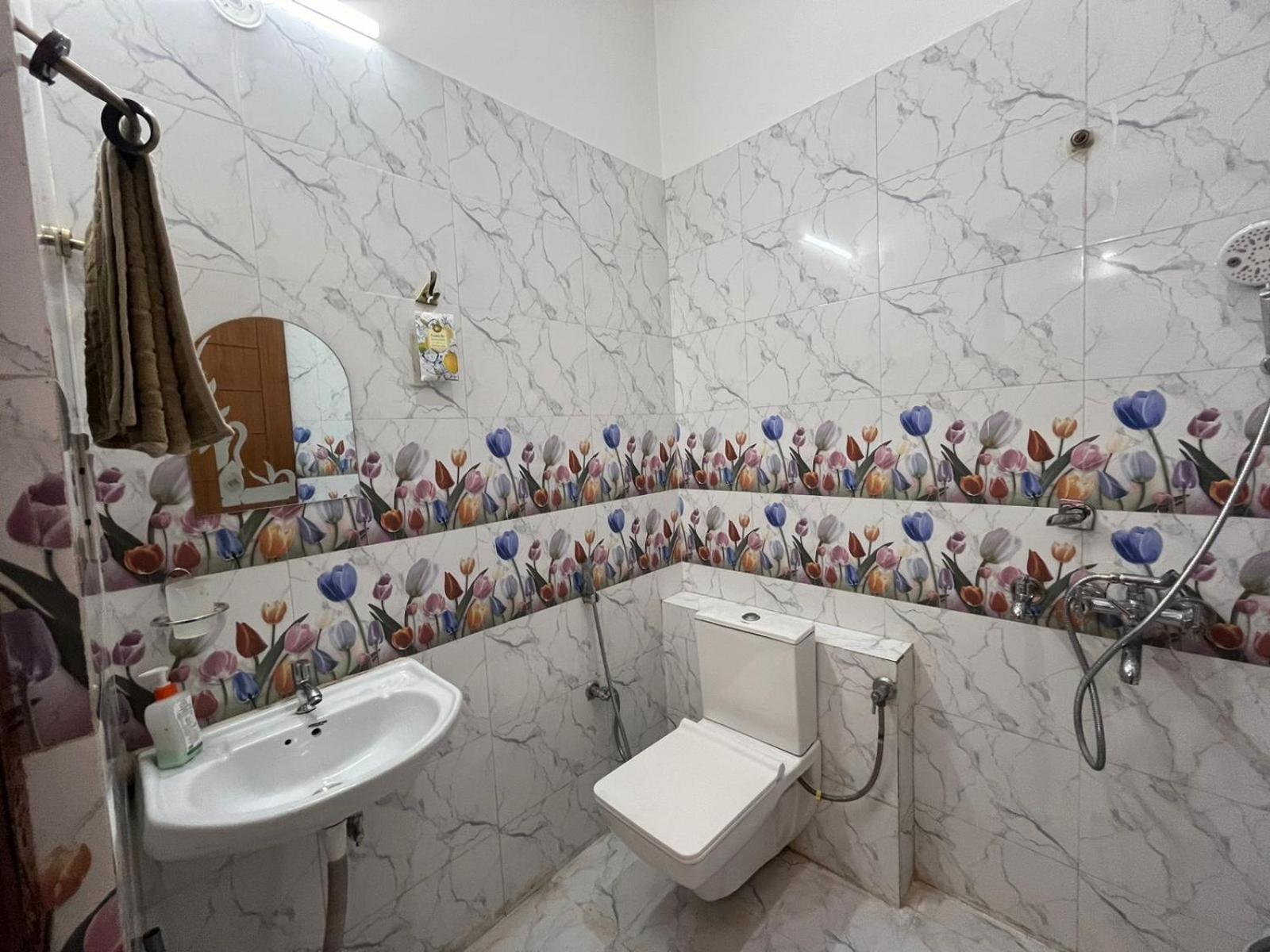 Shreshth Home Stay - Best Family Accommodation - 3Km From Har Ki Pauri, Haridwar, Uttarakhand Eksteriør bilde