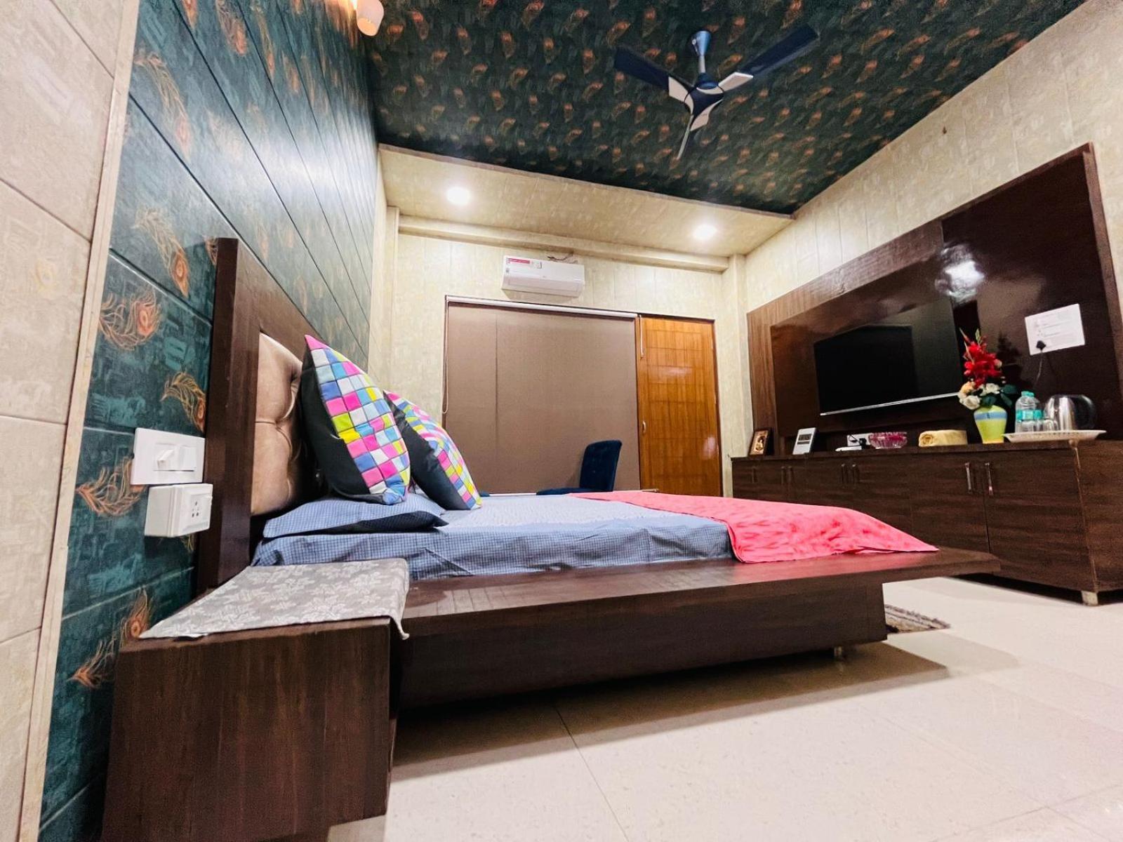 Shreshth Home Stay - Best Family Accommodation - 3Km From Har Ki Pauri, Haridwar, Uttarakhand Eksteriør bilde
