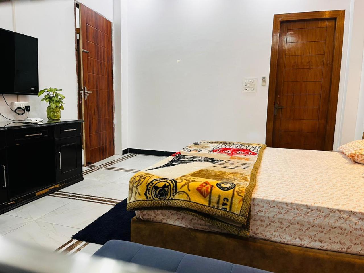 Shreshth Home Stay - Best Family Accommodation - 3Km From Har Ki Pauri, Haridwar, Uttarakhand Eksteriør bilde
