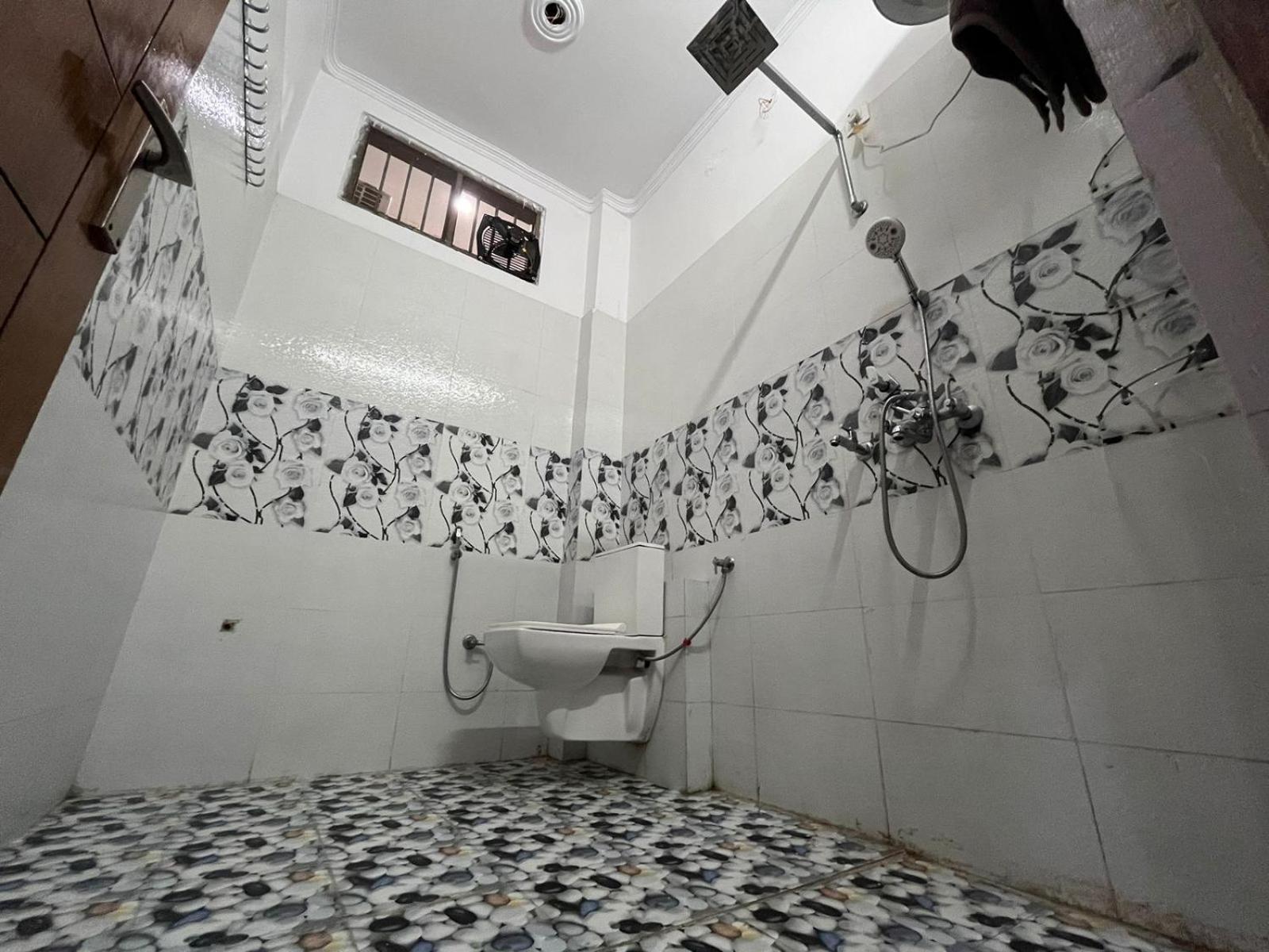 Shreshth Home Stay - Best Family Accommodation - 3Km From Har Ki Pauri, Haridwar, Uttarakhand Eksteriør bilde