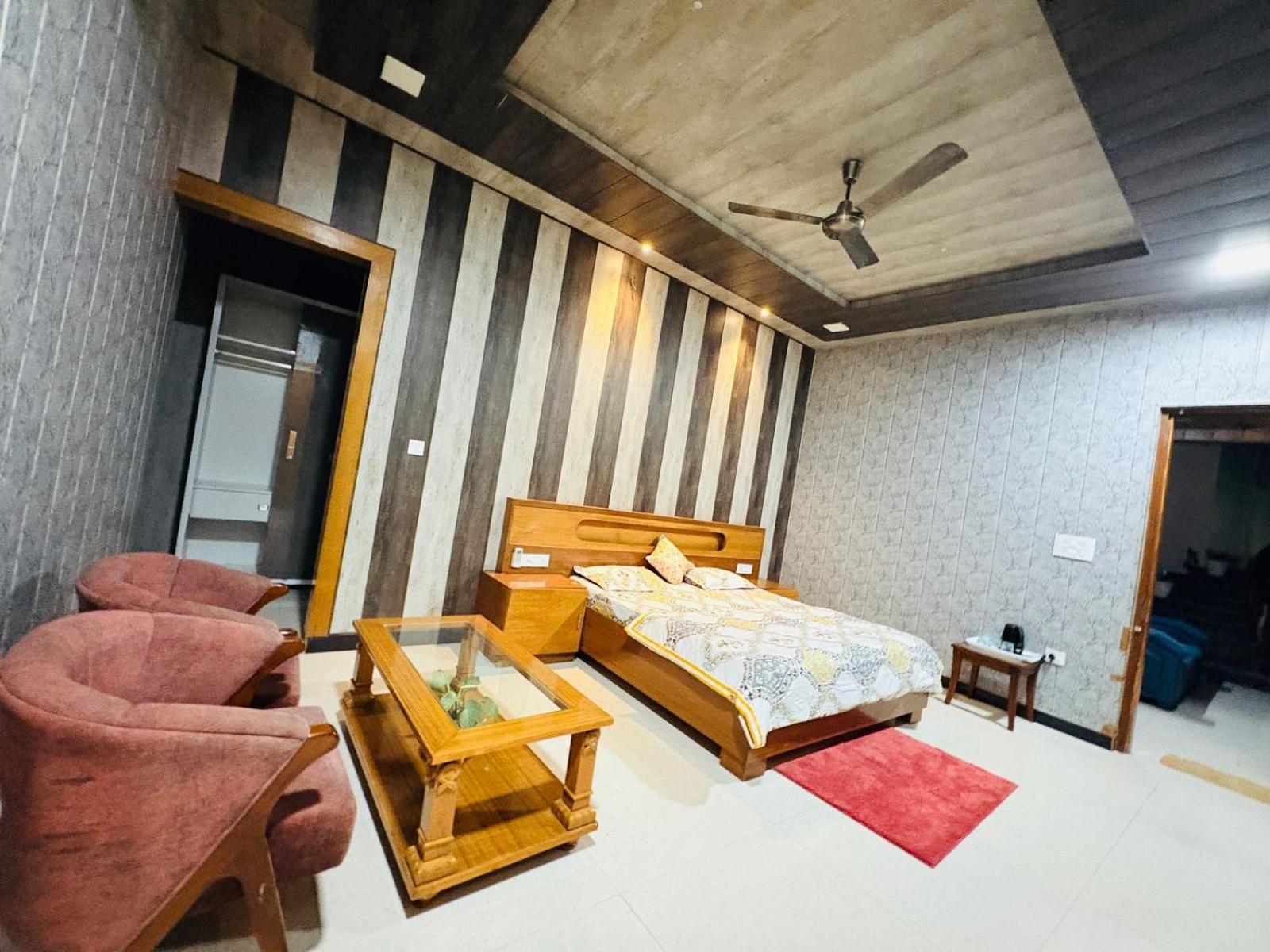 Shreshth Home Stay - Best Family Accommodation - 3Km From Har Ki Pauri, Haridwar, Uttarakhand Eksteriør bilde