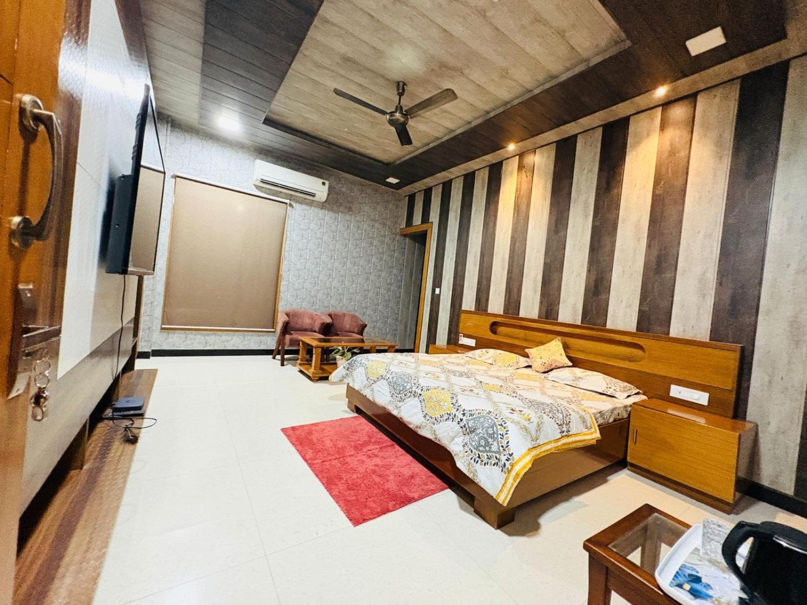 Shreshth Home Stay - Best Family Accommodation - 3Km From Har Ki Pauri, Haridwar, Uttarakhand Eksteriør bilde