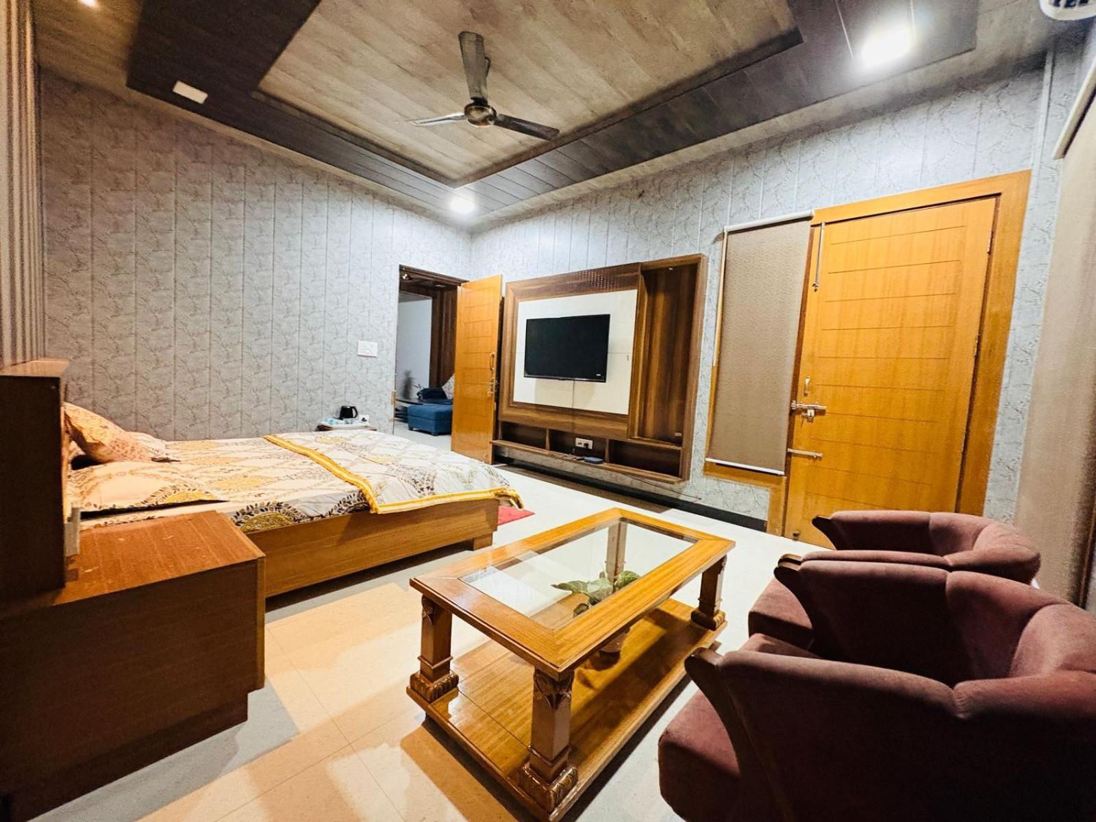Shreshth Home Stay - Best Family Accommodation - 3Km From Har Ki Pauri, Haridwar, Uttarakhand Eksteriør bilde